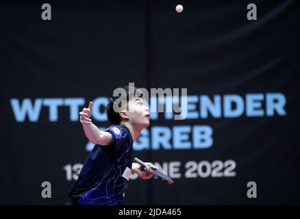 Yun-Ju Lin aus Taiwan tritt beim WTT Contender Zagreb 2022 Men's Singles Finale gegen Peng Xiang aus China am 19. Juni 2022 in der Dom Sportova Hall in Zagreb, Kroatien, an. Foto: Sanjin Strukic/PIXSELL Stockfoto