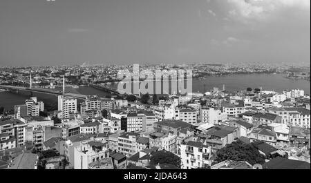 Stadtbild von Istanbul, Türkei mit dem Goldenen Horn, dem Haupteingang des Bosporus Stockfoto