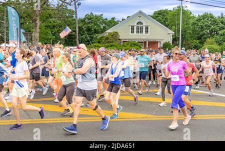 Läufer bei der jährlichen Schutzinsel 10k und 5k Run/Walk 43. Stockfoto