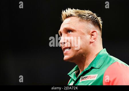 19. Juni 2022, Hessen, Frankfurt/Main: Darts: Mannschaftsweltmeisterschaft, Finale, Eisbahn. Gerwyn Price (Wales) reagiert. Foto: Uwe Anspach/dpa Stockfoto