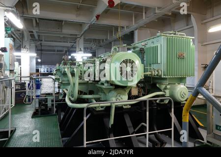 Blick auf grüne Farbe Lenkgetriebe Motoren, die Ausrüstung, die das Schiff drehen. Stockfoto