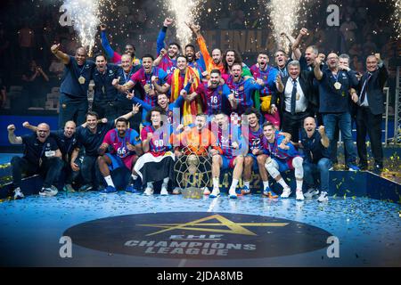 Köln, Deutschland. 19.. Juni 2022. Siegerehrung beim Handball-EHF Champions League-Spiel zwischen Barca und Lomza Vive Kielce am 19. Juni 2022 in Köln. (Foto: Andrachiewicz/PressFocus/SIPA USA) France OUT, Poland OUTFrance OUT, Poland OUT Credit: SIPA USA/Alamy Live News Stockfoto