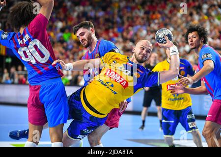 Köln, Deutschland. 19.. Juni 2022. Artsem Karalek beim Handball-EHF Champions League-Spiel zwischen Barca und Lomza Vive Kielce am 19. Juni 2022 in Köln. (Foto: Andrachiewicz/PressFocus/SIPA USA) France OUT, Poland OUTFrance OUT, Poland OUT Credit: SIPA USA/Alamy Live News Stockfoto