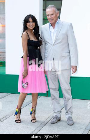 Jackie St Clair und Carl Michaelson besuchen am 15. Juni 2022 die Sommervorschau-Party der Royal Academy of Arts in der Royal Academy of Arts in London, eng Stockfoto