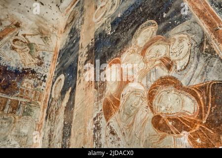 Historische christliche Fresken der ruinierten armenischen Kirche in Ani, Kars, Türkei Stockfoto