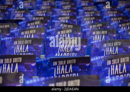 Madrid, Madrid, Spanien. 19.. Juni 2022. Steht während Liga Endesa Playoff 2022 Finalspiel 4 zwischen Real Madrid und FC Barcelona gefeiert im Wizink Center in Madrid (Spanien), 19. 2022. Juni Real Madrid gewann 81 - 74. Real Madrid gewinnt Liga Endesa Meisterschaft 2021/22. (Bild: © Juan Carlos GarcÃ-A Mate/Pacific Press via ZUMA Press Wire) Stockfoto