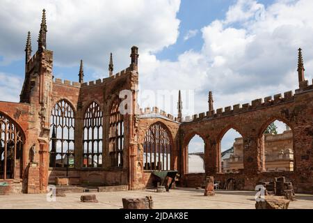 Ruinen der Coventry Cathedral, auch bekannt als St. Michael's Cathedral, West Midlands, England Stockfoto