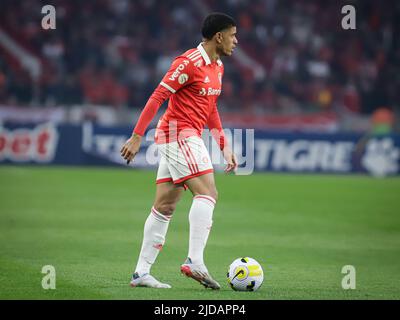 Porto-Bucht, Brasilien. 19.. Juni 2022. RS - Porto Alegre - 06/19/2022 - BRASILIANISCHER A 2022, INTERNACIONAL X BOTAFOGO - Taisonspieler von Internacional bei einem Spiel gegen Botafogo im Beira-Rio Stadion für die brasilianische Meisterschaft A 2022. Foto: Maxi Franzoi/AGIF/Sipa USA Quelle: SIPA USA/Alamy Live News Stockfoto