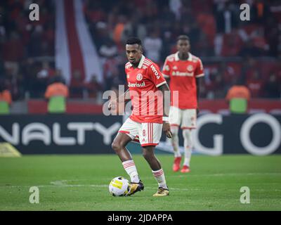 Porto-Bucht, Brasilien. 19.. Juni 2022. RS - Porto Alegre - 06/19/2022 - BRASILIANISCHER A 2022, INTERNACIONAL X BOTAFOGO - Edenilson-Spieler von Internacional bei einem Spiel gegen Botafogo im Beira-Rio-Stadion für die brasilianische Meisterschaft A 2022. Foto: Maxi Franzoi/AGIF/Sipa USA Quelle: SIPA USA/Alamy Live News Stockfoto