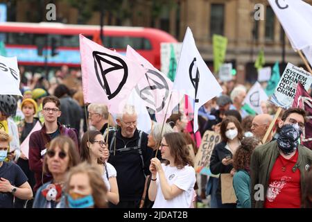 Demonstranten versammeln sich am ersten Tag des XR 'Impossible Rebellion' auf dem Trafalgar Square.Featuring: Atmosphere wo: London, Großbritannien Wann: 23 Aug 2021 Credit: Phil Lewis/WENN Stockfoto