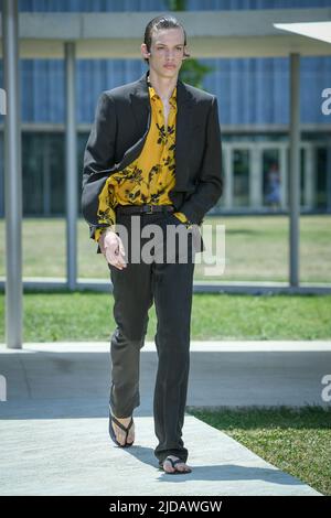 Mailand, Moncalieri, Italien. 19.. Juni 2022. Models auf dem Laufsteg, ETRO-Modenschau auf der Milan Fashion Week Herren Frühjahr Sommer 2023 (Bildquelle: © Riccardo Giordano/ZUMA Press Wire) Stockfoto