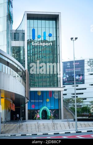 Kuala Lumpur, Malaysia - 14.. Mai 2022: Das Äußere des Mitsui Shopping Parks Lalaport Bukit Bintang City Centre Kuala Lumpur. Stockfoto