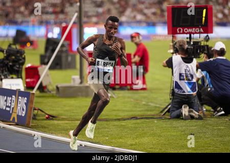 Selemon BAREGA (ETH) während der Wanda Diamond League 2022, Meeting de Paris am 18. Juni 2022 im Charlety-Stadion in Paris, Frankreich - Foto: Ann-dee Lamour/DPPI/LiveMedia Stockfoto