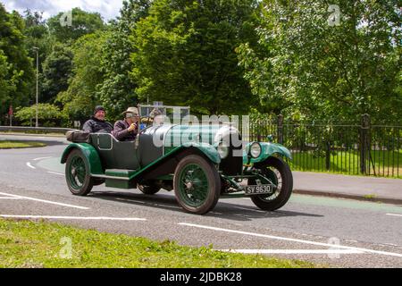 1925 20s 20er Jahre grüner BENTLEY 3000 SPEED 2996cc Limousine mit offener Spitze im Jahr 58. der Manchester to Blackpool Touring Assembly für Veteran, Vintage, Classic und geschätzte Fahrzeuge. Stockfoto
