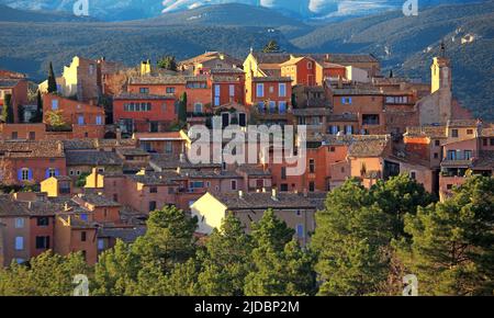 Frankreich, Vaucluse Roussillon das Dorf und Mont Ventoux Stockfoto