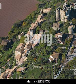 Frankreich, Drome (26) Montbrun-les-Bains klassifizierte Stadt Les Plus Beaux Villages de France (Luftaufnahme) Stockfoto