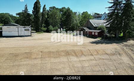 Erftstadt, Deutschland. 16.. Juni 2022. Fast ein Jahr nach der Hochwasserkatastrophe sind die Folgen der Überschwemmung im Bezirk Blessem noch sichtbar. (Foto mit einer Drohne) Quelle: David Young/dpa/Alamy Live News Stockfoto