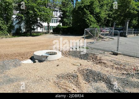 Erftstadt, Deutschland. 16.. Juni 2022. Fast ein Jahr nach der Hochwasserkatastrophe sind die Folgen der Überschwemmung im Bezirk Blessem noch sichtbar. (Foto mit einer Drohne) Quelle: David Young/dpa/Alamy Live News Stockfoto