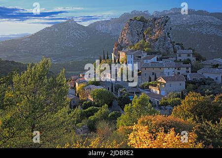 Frankreich, Vaucluse, La Roque-Alric, Dorf der Dentelles de Montmirail Stockfoto