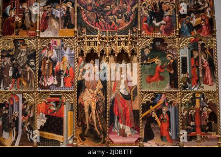 Gotische mittelalterliche Kunst im Nationalen Kunstmuseum von Katalonien, Maler Bernat Despuig und Jaume Cirera, Altarbild von San Miguel und San Pedro (1432-1433). Stockfoto