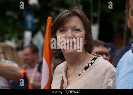 Am 18. 2022. Juni marschierten Zehntausende Gewerkschafter und Gemeindeaktivisten durch das Zentrum von London und forderten die Regierung auf, etwas zu Unternehmen Stockfoto