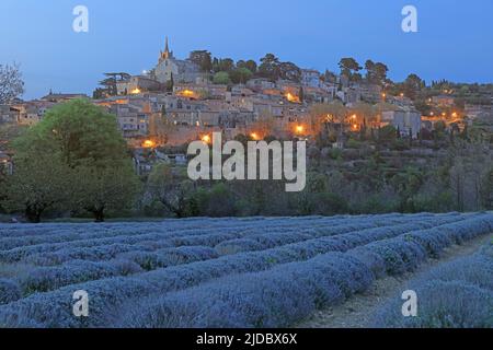 Frankreich, Vaucluse Bonnieux, hochgezogenes Dorf im Luberon, Nachtfoto Stockfoto