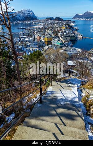 Stadt Alesund Aussichtspunkt Schritte Norwegen Nordeuropa Stockfoto