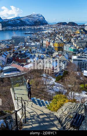 Stadt Alesund Aussichtspunkt Schritte Norwegen Nordeuropa Stockfoto