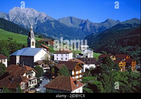 Frankreich, Haute-Savoie (74) Manigod, das Dorf südlich des Aravis-Massivs Stockfoto