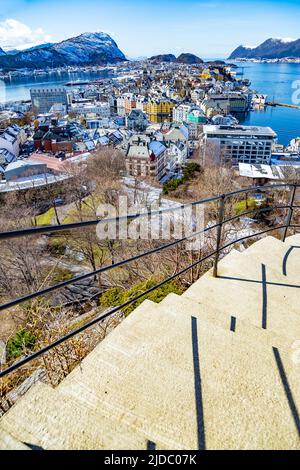 Stadt Alesund Aussichtspunkt Schritte Norwegen Nordeuropa Stockfoto