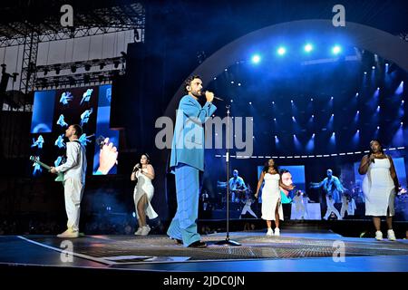 Mailand, Italien. 19.. Juni 2022. Marco Mengoni singt auf der Bühne-milan san siro während Marco Mengoni, italienischer Sänger Musikkonzert in Mailand, Italien, Juni 19 2022 Quelle: Independent Photo Agency/Alamy Live News Stockfoto