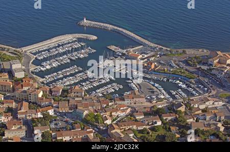 Frankreich, Bouches-du-Rhône, Sausset-les-Pins, Resort und Marina Cote Bleue (Luftaufnahme) Stockfoto