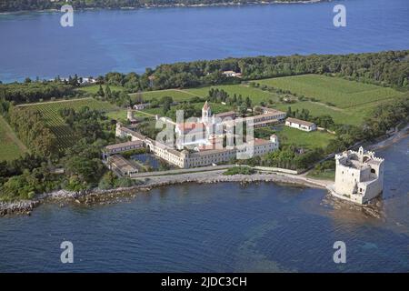 Frankreich, Alpes-Maritimes Cannes, Ile Saint Honorat die Abtei von Lerins (Luftaufnahme) Stockfoto