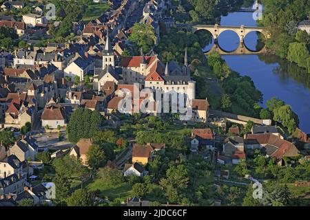 Frankreich, Indre, Saint-Gaultier am Ufer der Creuse (Luftaufnahme), Stockfoto