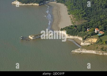 Frankreich, Charente-Maritime, Meschers-sur-Gironde, Klippen des Côte de Beauté (Luftaufnahme) Stockfoto