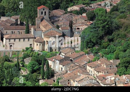 Frankreich, Hérault Saint-Guilhem-le-Désert, klassifiziertes Dorf, Luftaufnahme Stockfoto