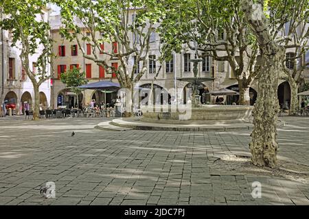 Frankreich, Gard (30) Uzès, Place aux Herbes Stockfoto