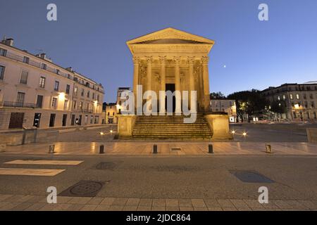 Frankreich, Gard Nîmes, die Nachtbeleuchtung des Maison Carrée Stockfoto