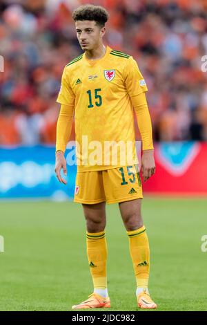 ROTTERDAM, NIEDERLANDE - 14. JUNI 2022: Walisischer Ethan Ampadu während der League A 2022 Nations League zwischen den Niederlanden und Wales am 14.. Juni 2022 im Feyenoord Stadium, Rotterdam. (Bild von John Smith/FAW) Stockfoto