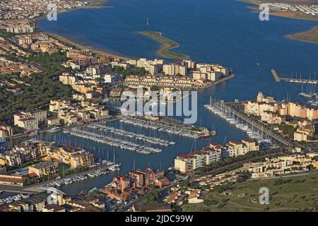 Frankreich, Aude, Gruissan, das Resort ist das Hauptdepartement von Aude im Golf von Löwen (Luftaufnahme), Stockfoto