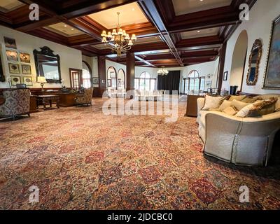 Jupiter, FL USA - 31. Mai 2022: Ein wunderschön eingerichtetes Clubhaus für den Trump National Golf Course in Jupiter, Florida. Stockfoto