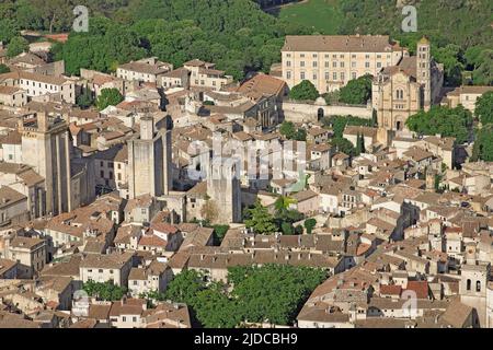 Frankreich, Gard, Uzès ist eine Stadt der Kunst und Geschichte, (Luftaufnahme), Stockfoto