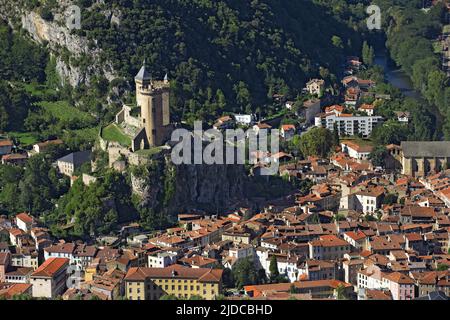 Frankreich, Ariege, Foix, Gesamtansicht der Stadt, das Schloss (Luftaufnahme) Stockfoto