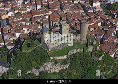 Frankreich, Ariege, Foix, Gesamtansicht der Stadt, das Schloss (Luftaufnahme) Stockfoto