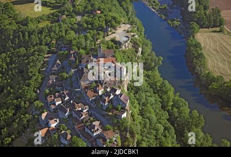 Frankreich, Lot Calvignac, Luftaufnahme des Dorfes, Tal des Lot Stockfoto