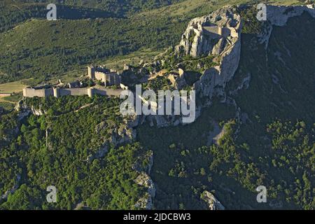 Frankreich, Aude, Schloss Peyrepertuse, Duilhac-sous-Peyrepertuse (Luftaufnahme) Stockfoto