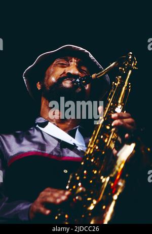 Sonny Rollins, auch Theodore Walter Rollins, beühmter Jazz-Musiker, amerikanischer Tenorsaxophonist, Komponist des Modern Jazz, hier bei einem Auftritt in Deutschland, 1981. Sonny Rollins, auch Theodore Walter Rollins, berühmter Jazzmusiker, amerikanischer Tenor-Saxophonist, Komponist des Modern Jazz, Auftritt in Deutschland, 1981. Stockfoto