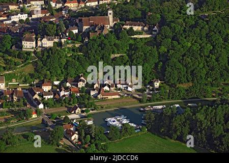 Frankreich, Yonne, Châtel-Censoir Dorf im Tal der Yonne und dem Canal du Nivernais (Luftaufnahme) Stockfoto