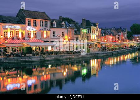 Frankreich, Somme Amiens, Saint-Leu-Viertel die beleuchteten Restaurantterrassen, der Belu-Kai am Ufer der Somme Stockfoto