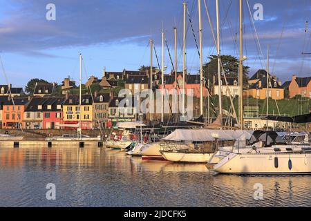 Frankreich, Finistère Camaret-sur-Mer, Hafen und Badeort der Halbinsel Crozon Stockfoto